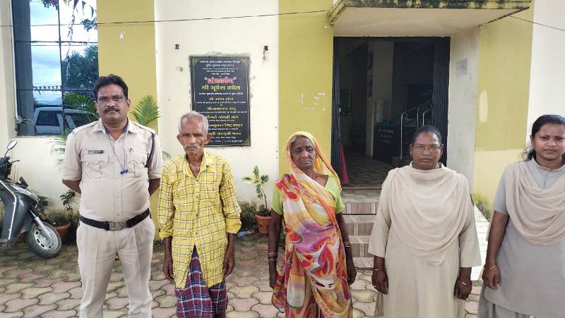 जशपुर का दिल दहला देने वाला मामला : मामूली तकरार से शुरू हुआ विवाद, वृद्ध पति-पत्नी की बेरहमी से पिटाई के बाद सौतेले भाई ने अस्पताल में तोड़ा दम