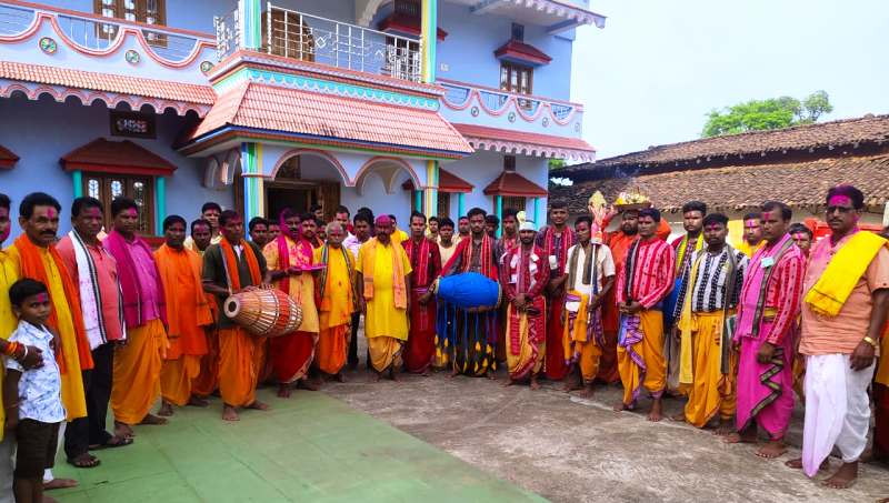 धूमधाम से मनाया गया श्रीकृष्ण जन्माष्टमी महोत्सव : जशपुर के गरियादोहर में महाकुल समाज की तीन पीढ़ियों से जारी परंपरा, नगर भ्रमण और भजन-कीर्तन से गूंजा गरियादोहर, समाज की अनूठी परंपरा में उमड़ा श्रद्धालुओं का सैलाब.