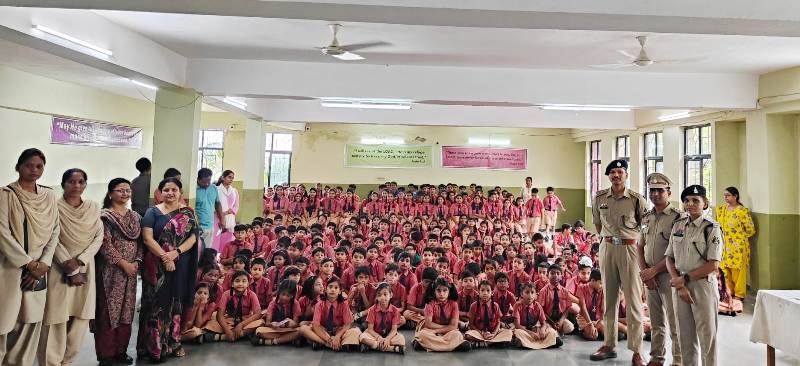 महिला रक्षा टीम का ‘विश्वास अभियान’ : नशे और साइबर अपराध के खिलाफ दुर्ग पुलिस का बड़ा कदम, छात्रों और महिलाओं ने दिया मजबूत संदेश, नशे व साइबर अपराध के खिलाफ छात्रों और नागरिकों को किया जागरूक.