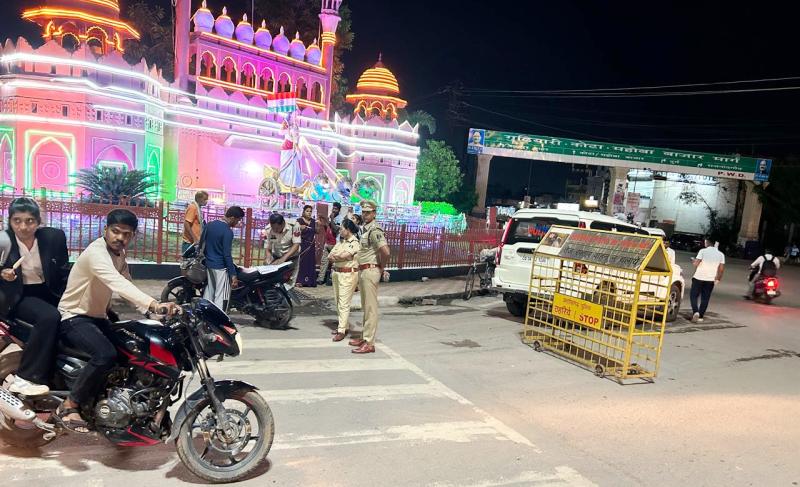 पुलिस का बड़ा अभियान : आईजी के निर्देश पर रायपुर पुलिस का विशेष चेकिंग अभियान, हथियार और शराबखोरों पर कसी नकेल. 80 से अधिक आरोपी चढ़े हत्थे, चाकूबाज और असामाजिक तत्वों पर कार्रवाई.