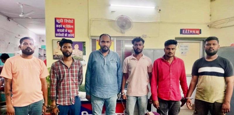 थाना तिल्दा नेवरा पुलिस की सक्रिय कार्रवाई : रायपुर पुलिस ने न्यायालय में गवाही रोकने की धमकी देने वाले हिस्ट्रीशीटर आरोपी जयमोहन उर्फ लक्की शर्मा सहित सहित छ: आरोपियों को किया गिरफ्तार.