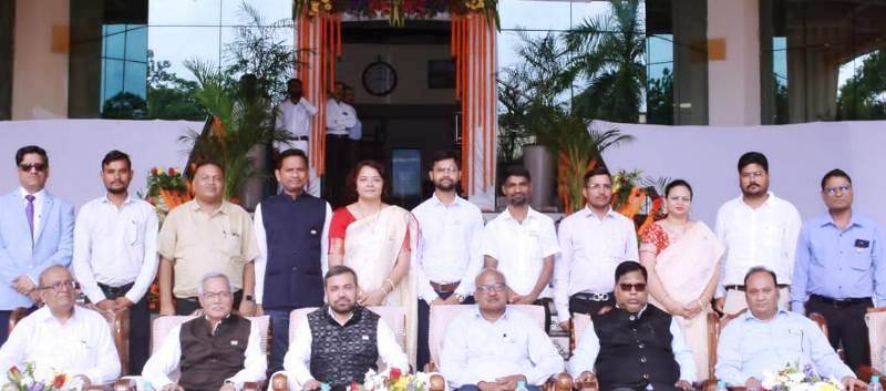 बिजली कर्मियों ने दिया पर्यावरण संरक्षण का संदेश : 50,000 के लक्ष्य पर लगाए 75,000 पौधे, पौधारोपण में पॉवर कंपनी ने रचा रिकॉर्ड, पर्यावरण योद्धाओं को मिला सम्मान.