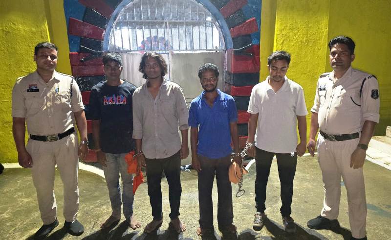 जूटमिल पुलिस की बड़ी कार्रवाई : रायगढ़ में शांति व्यवस्था भंग करने की कोशिश, जूटमिल पुलिस ने चार युवकों पर की कड़ी कार्यवाही, शांति भंग करने वाले चार युवक भेजे गए जेल.