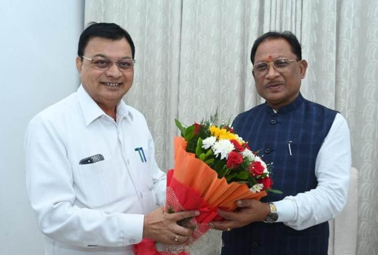 मुख्यमंत्री विष्णुदेव साय से मिले उद्योग मंत्री लखनलाल देवांगन, जापान-दक्षिण कोरिया यात्रा से निवेश को मिलेगी नई गति