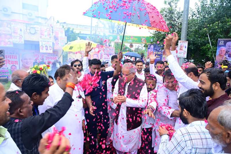 संस्कृति और राजनीति का संगम: भूपेश बघेल के जन्मदिन पर सुभाष स्टेडियम में तीजा-पोरा महोत्सव में जुटी बड़ी भीड़