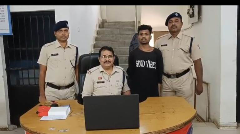 ट्रेन में डंडे से हमला कर मोबाइल छीना, आरोपी चंद घंटों में चढ़ा RPF के हत्थे – मोबाइल बरामद, जेल की सलाखों के पीछे पहुंचा