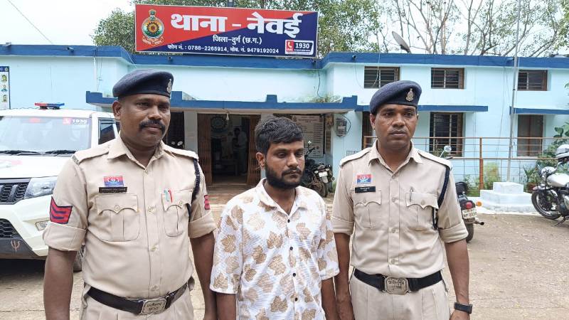 घरेलू विवाद में हत्या : खाना बनाने की बात पर पति ने पत्नी की गला दबाकर की हत्या, दुर्ग जिले में नेवई पुलिस ने त्वरित कार्रवाई में कुछ घंटों में आरोपी पति को किया गिरफ्तार, भेजा न्यायिक अभिरक्षा में