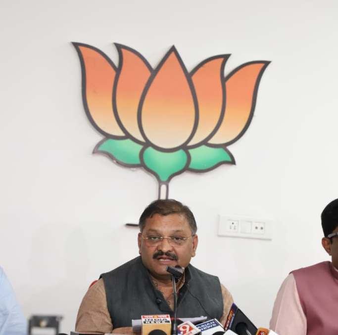 भाजपा प्रवक्ता संतोष पाण्डेय का हमला – सलवा जुडूम विरोधी जस्टिस रेड्डी को कांग्रेस ने दिया समर्थन, घोटालों और नक्सली समर्थक राजनीति में डूबी कांग्रेस