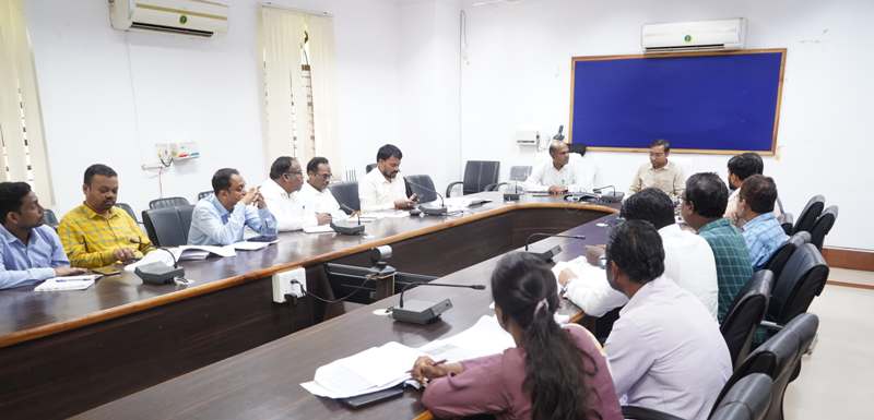 जशपुर : धान उपार्जन हेतु जिले में तैयारियों की अपर कलेक्टर ने ली जानकारी, उठाव हेतु शेष धान का एक सप्ताह में उठाव हेतु दिए निर्देश