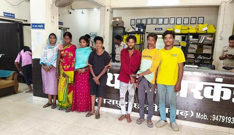 सरकण्डा पुलिस का अभियान : फरार आरोपियों पर कसा शिकंजा, गिरफ्तारी और स्थायी वारंट तामिल, पैदल पेट्रोलिंग में सरकण्डा पुलिस ने पकड़े फरार आरोपी, हुई गिरफ्तारी.