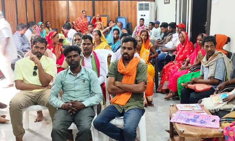 मुख्यमंत्री विष्णुदेव साय की पहल : सीएम कैंप कार्यालय बगिया बना ग्रामीणों की उम्मीद का नया केंद्र, ग्रामीणों की समस्याओं का हो रहा त्वरित समाधान, 56 आवेदन हुए प्राप्त.