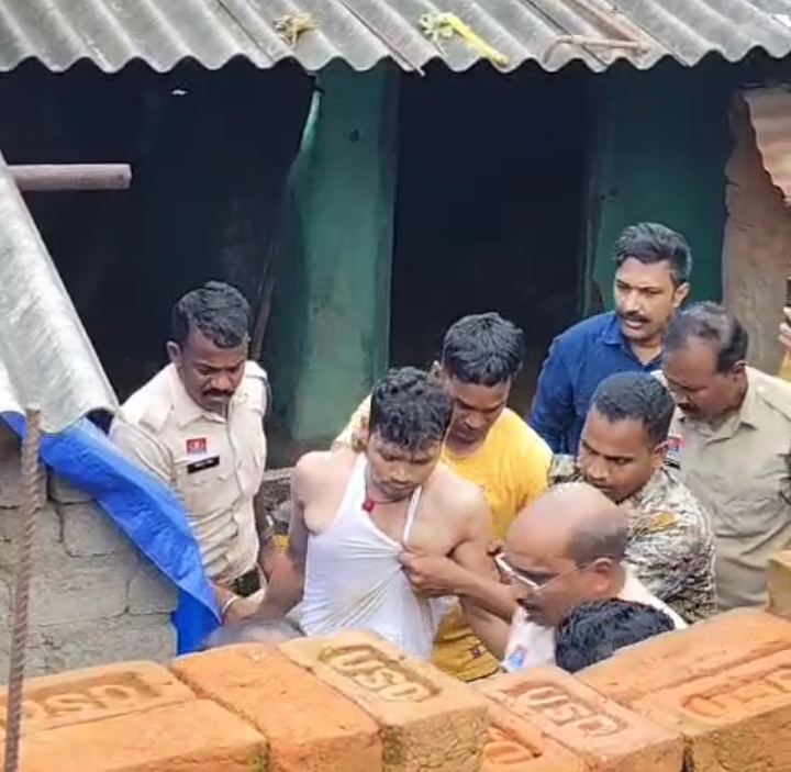 कुनकुरी में रोंगटे खड़े कर देने वाली घटना : बेटे ने माँ की नृशंस हत्या कर टुकड़े-टुकड़े किए, शव के पास कुल्हाड़ी लेकर 5 घंटे बैठा रहा, आखिरकार पुलिस ने पकड़ा