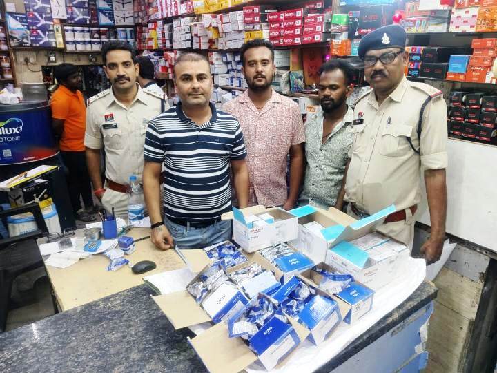 रायपुर : तेलीबांधा में एंकर कंपनी के नकली विद्युत उपकरण की बिक्री, सुंदरानी इलेक्ट्रिकल से सामान जप्त, संचालक ओमप्रकाश सुंदरानी पर अपराध दर्ज.