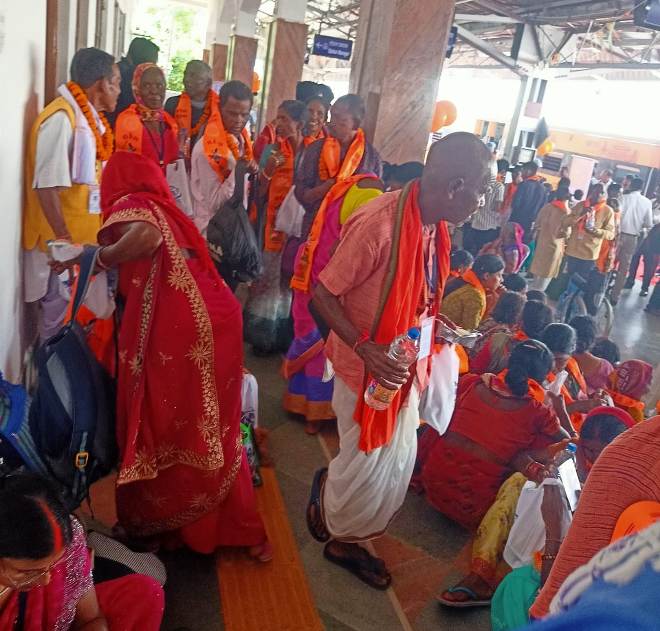 मुख्यमंत्री विष्णुदेव साय के सुशासन में श्रद्धालुओं को मिला सौभाग्य, जशपुर जिले से 204 श्रद्धालु अयोध्या धाम रवाना