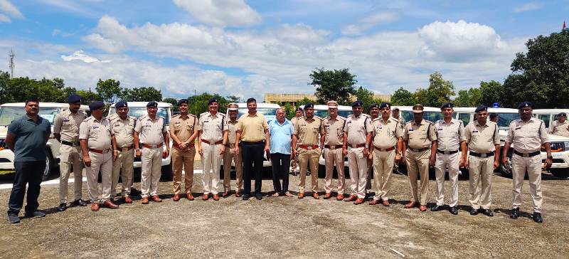 सूरजपुर पुलिस का नया स्वरूप : 13 नए वाहनों से अपराध नियंत्रण और आपात कार्रवाई में मिलेगी रफ्तार, नए बोलेरो और बस से सुदृढ़ होगी सूरजपुर पुलिस की गश्त व्यवस्था, अपराधियों पर कसेगा शिकंजा.