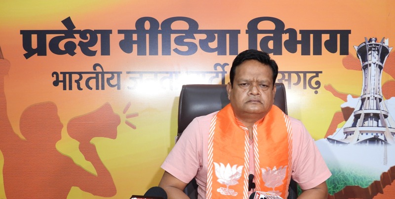 कांग्रेस ने कभी भी आदिवासी नेतृत्व पर भरोसा नहीं किया : प्रदेश प्रवक्ता ठाकुर ने कांग्रेस नेतृत्व को लेकर मचे घमासान पर कहा : जोगी से लेकर लखमा, मरकाम और अब बैज तक कांग्रेस का आदिवासी विरोधी राजनीतिक चरित्र सामने आ रहा