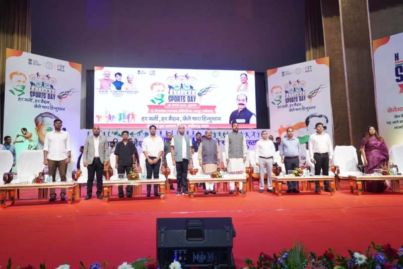 सांसद बृजमोहन अग्रवाल ने किया सांसद खेल महोत्सव लोगो का विमोचन : 21 सितंबर से होगा भव्य आयोजन, गाँव-गाँव से निकलेगी खेल प्रतिभा, रायपुर में सांसद खेल महोत्सव की हुई शुरुआत, ‘लोगो’ का हुआ अनावरण,