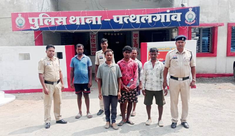 जशपुर में गौवंश वध कांड का बड़ा खुलासा! खेत से बरामद हुआ मांस, पांच आरोपी रंगेहाथ गिरफ्तार – ऑपरेशन शंखनाद में पुलिस की सबसे बड़ी सफलता