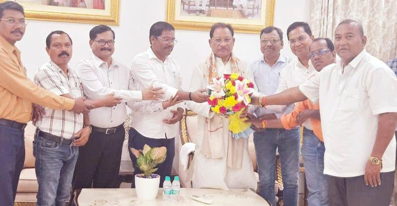 मुख्यमंत्री विष्णु देव साय को कंवर समाज प्रतिनिधिमंडल ने दी बधाई एवं करमा तिहार के लिए आमंत्रण