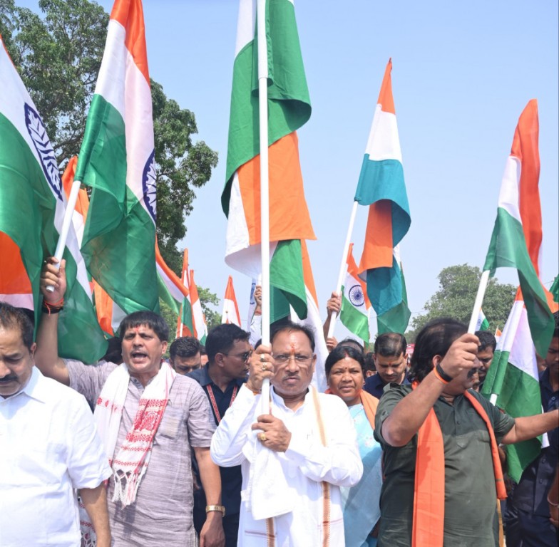 मुख्यमंत्री विष्णुदेव साय की अगुवाई में रायपुर में ऐतिहासिक तिरंगा यात्रा, 1500 मीटर लंबा तिरंगा बनेगा आकर्षण