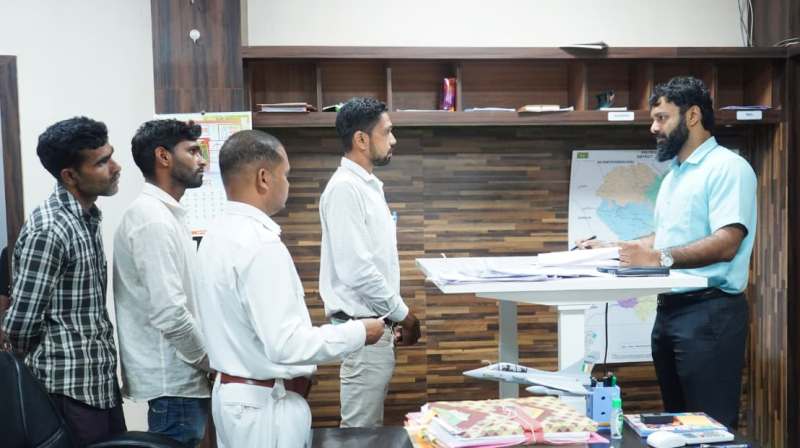 कलेक्ट्रेट में गूंजा जनदर्शन, जशपुर कलेक्टर रोहित व्यास ने कहा – हर आवेदक को मिलेगा समाधान की जानकारी समय पर