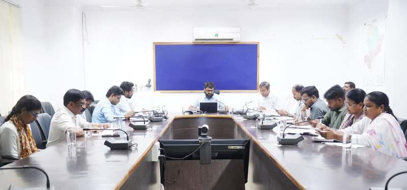 जशपुर कलेक्टर रोहित व्यास की राजस्व विभाग समीक्षा बैठक: सभी प्रकरणों का समयसीमा में होगा शत-प्रतिशत निराकरण