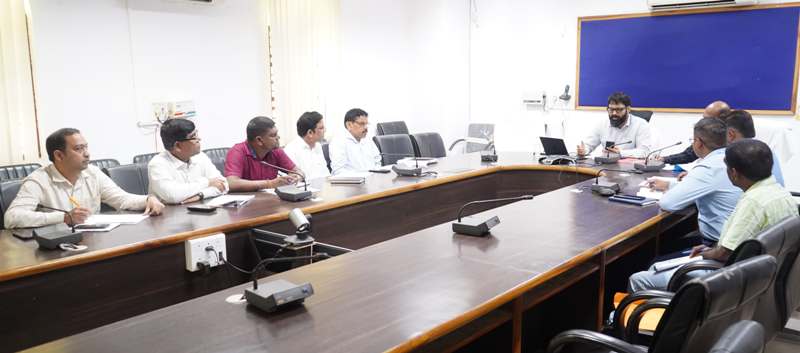 रोजगार-संवर्द्धन की नई पहल : कलेक्टर ने विभागीय समीक्षा बैठक में दिए निर्देश, पलायन रोकथाम से लेकर स्वरोजगार व कौशल विकास तक बनाई कार्ययोजना