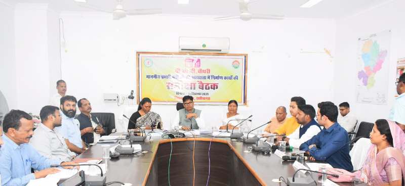 जशपुर समीक्षा बैठक: ओपी चौधरी का बड़ा बयान – विकास योजनाओं में गड़बड़ी पर होगी सख्त कार्रवाई, पर्यटन और ग्रामीण विकास को मिली प्राथमिकता