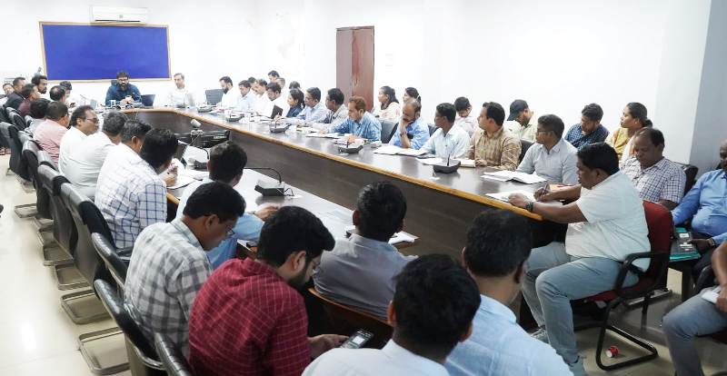 जशपुर में तेज विकास की तैयारी: कलेक्टर ने समय सीमा बैठक में विज़न 2030 योजना, भारतमाला सड़क परियोजना, लंबित प्रकरणों के त्वरित निराकरण और सुघ्घर ऑफिस अभियान पर जताया विशेष फोकस