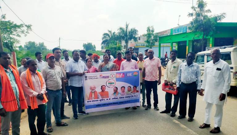 आदि कर्मयोगी अभियान का असर: विधायक गोमती साय ने ग्रामीणों से सुनी मन की बात, तय हुआ गांव को आदर्श ग्राम बनाने का खाका