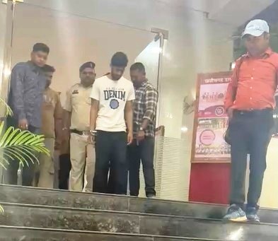 “ऑपरेशन निश्चय” में रायपुर पुलिस की बड़ी सफलता : ड्रग्स माफिया पर पुलिस का शिकंजा, रायपुर से अमृतसर तक फैले नेटवर्क का भंडाफोड़, करोड़ों की खेप जब्त, अंतर्राज्यीय ड्रग सप्लायर सहित कई आरोपी गिरफ्तार.