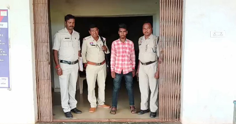 जशपुर में नाबालिग से दुष्कर्म : चौकी पंडरापाठ क्षेत्र में शादी का झांसा देकर आरोपी ने किया अपहरण, नाबालिग बालिका से दुष्कर्म, पुलिस ने आरोपी को गिरफ्तार कर भेजा जेल.