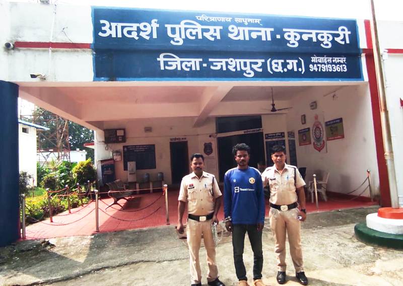 वरिष्ठ पुलिस अधीक्षक शशि मोहन सिंह के नेतृत्व में ऑपरेशन मुस्कान, जशपुर पुलिस ने गुमशुदा बच्चियों को अंबिकापुर और दुलदुला जंगल से किया रेस्क्यू