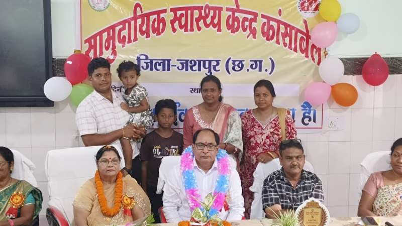 जशपुर: 40 साल सेवा देने वाले सीनियर लैब तकनीशियन आर.डी. शर्मा सेवानिवृत्त, भावुक हुआ विदाई समारोह