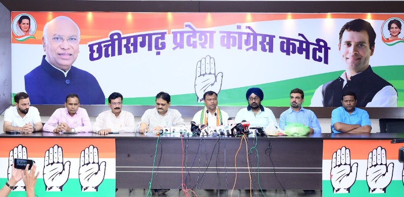 दीपक बैज का बड़ा बयान: बस्तर पीड़ितों को ₹10 लाख मुआवजा और तात्कालिक ₹50 हजार सहायता मिले, मुख्यमंत्री का दौरा बताया खानापूर्ति