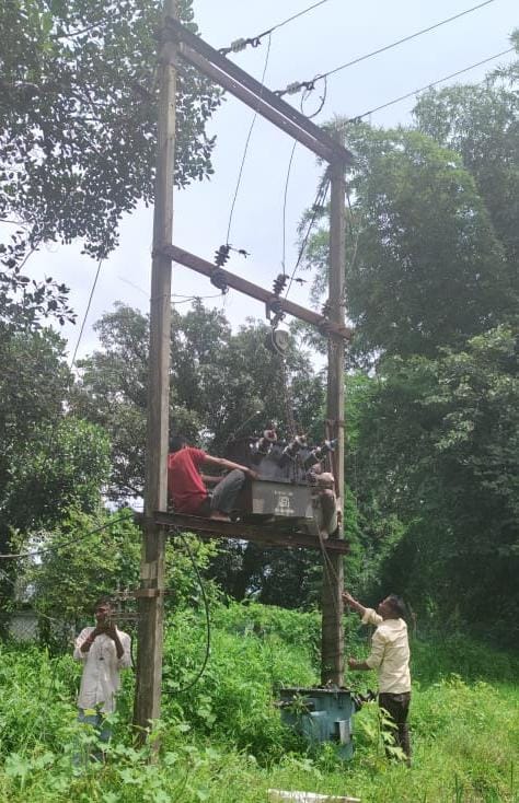 कुनकुरी ब्लॉक के बोड़ालता गांव को बिजली संकट से मिली राहत, मुख्यमंत्री विष्णुदेव साय की पहल पर ट्रांसफार्मर बदला गया