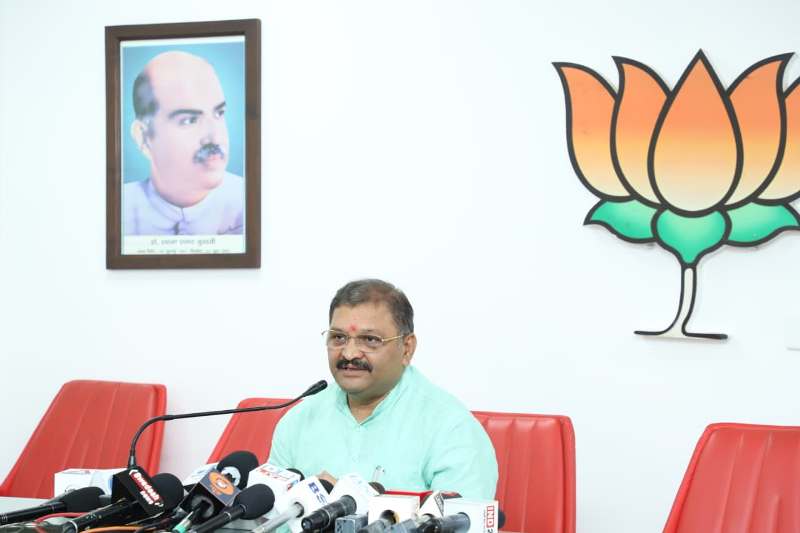 छत्तीसगढ़ में कांग्रेस का काला सच— संतोष पांडेय ने खोला राज, कहा- नशे के कारोबार में नेताओं की संलिप्तता