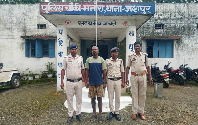 जशपुर पुलिस का ऑपरेशन शंखनाद : जंगल में दबिश, गौ-वंशों को बेरहमी से हांकते रंगेहाथ पकड़ा गया तस्कर, 6 गौ-वंशों को तस्करों से छुड़ाया, आरोपी को गिरफ्तार कर भेजा जेल.