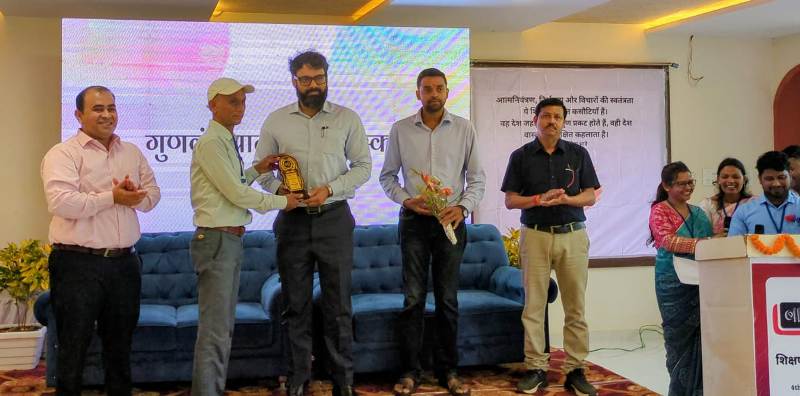 जशपुर : शिक्षण उत्सव पर उत्कृष्ट कार्य करने वाले 5 शिक्षकों, 3 सीएसी एवं अधिकारियों को किया गया सम्मानित