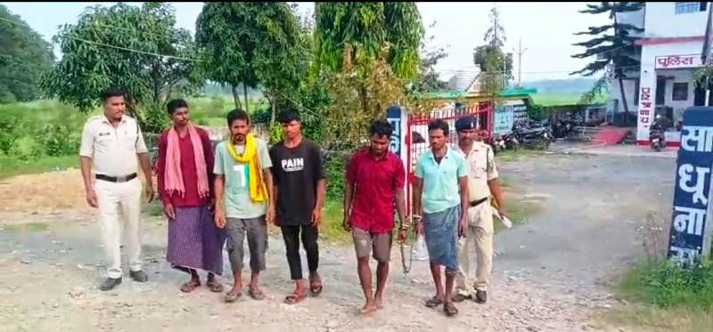 भैंस चराने के विवाद में हत्या के प्रयास का मामला : फसल खाने के विवाद में जानलेवा हमला, लुन्ड्रा पुलिस ने त्वरित कार्रवाई कर पाँच आरोपियों को किया गिरफ्तार, भेजा न्यायिक अभिरक्षा में.