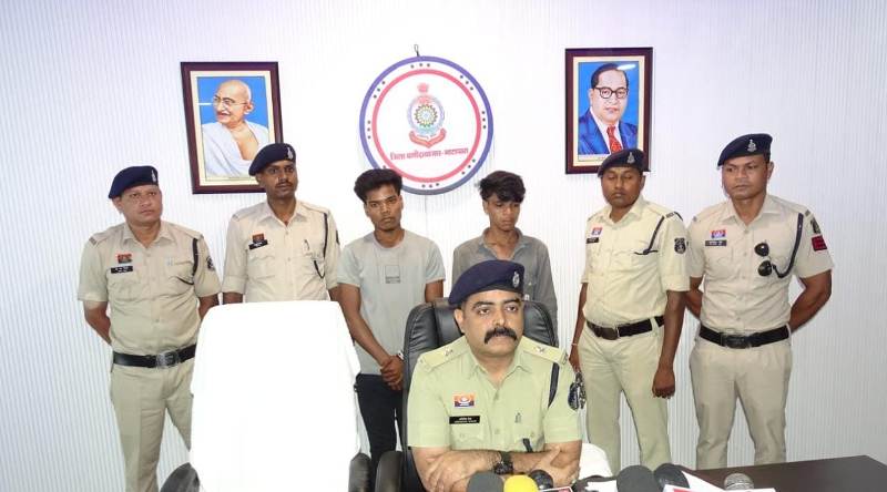 दिल दहला देने वाला अंधेकत्ल : भतीजे ने अपने चाचा को शराब पिलाकर चाकू-टंगिया से उतारा मौत के घाट, शव को रेत में दबाया – पुलिस ने 72 घंटे में किया सनसनीखेज खुलासा