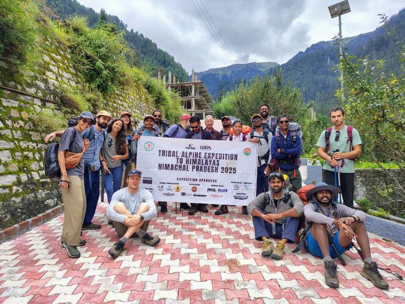 हिमालय की ओर रवाना हुई जशपुर की जनजातीय पर्वतारोहण टीम, मुख्यमंत्री के विज़न का हिस्सा बना ऐतिहासिक अभियान