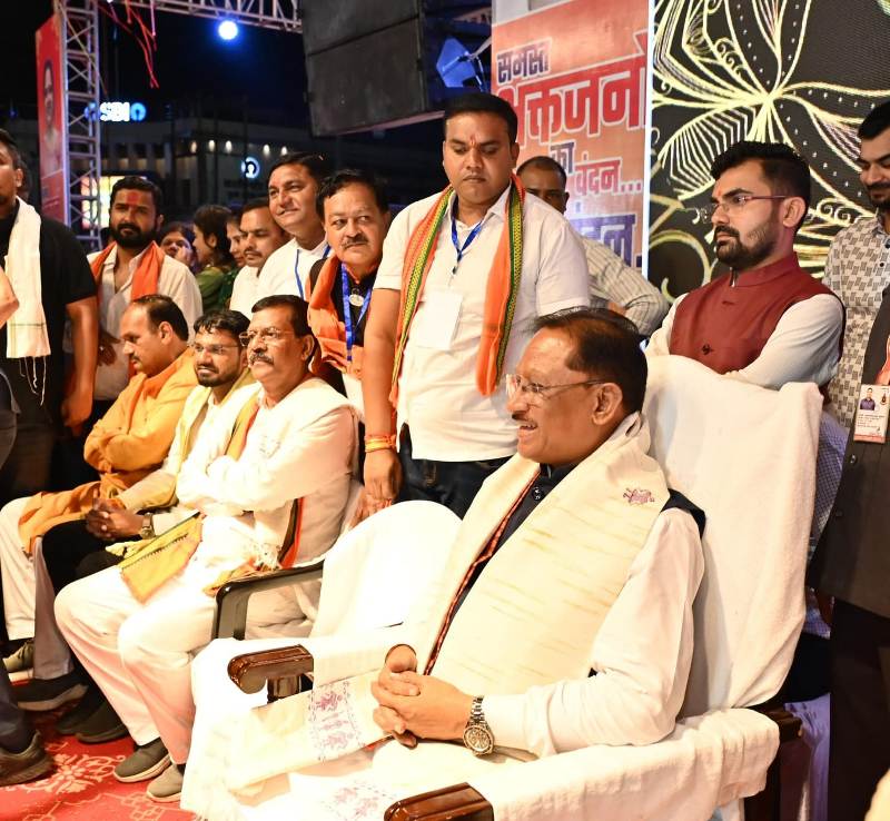 विविध पौराणिक प्रसंगों एवं आधुनिक घटनाओं पर आधारित सुसज्जित झांकियां बनी आकर्षण का केंद्र: झांकियों को देखने रायपुर में उमड़ा जनसैलाब, ऐतिहासिक विसर्जन झांकी में पहुंचे मुख्यमंत्री श्री साय