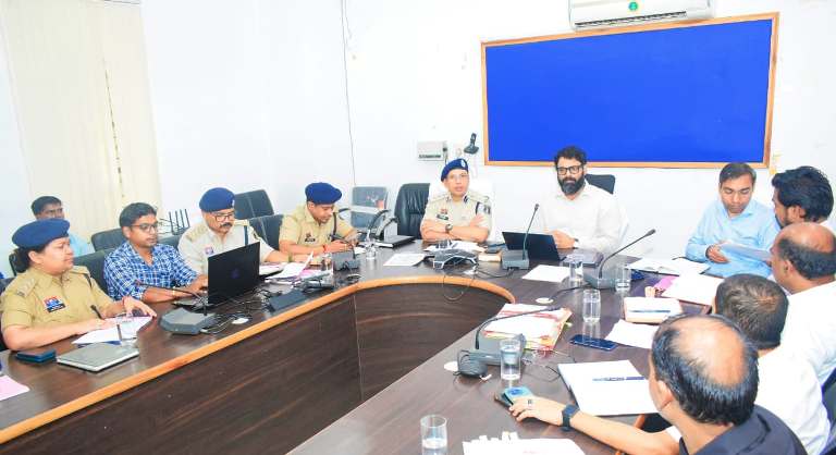 जशपुर कलेक्टर रोहित व्यास की सख्ती: एनकोर्ड बैठक में अवैध मादक पदार्थों की बिक्री और तस्करी पर तुरंत कार्यवाही के निर्देश