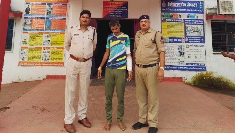 चरित्र शंका में पत्नी की  बेरहमी से हत्या : पति ने पत्नी को चाकू से उतारा मौत के घाट, नस काटकर की अपनी जान देने की कोशिश, जांजगीर पुलिस ने आरोपी पति जगदीश देवांगन को किया गिरफ्तार,भेजा न्यायिक रिमांड पर.