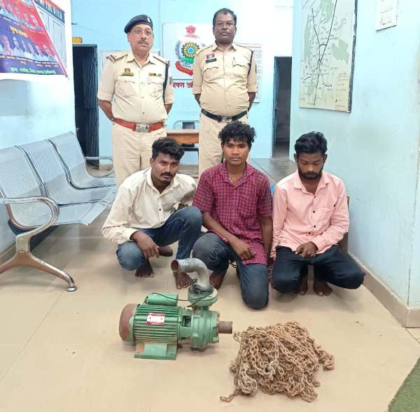 घरघोड़ा पुलिस की बड़ी कार्रवाई : संगठित अपराध का पर्दाफाश, 50 हजार की चोरी का माल बरामद, पुलिस ने तीन आरोपियों को किया गिरफ्तार, भेजा न्यायिक रिमांड पर.