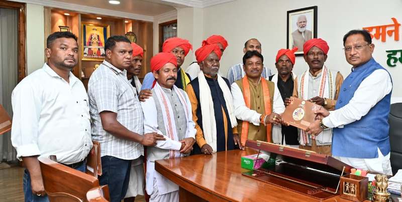 काछनगादी पूजा से मुरिया दरबार तक—मुख्यमंत्री श्री साय को मिला बस्तर दशहरा 2025 में शामिल होने का आमंत्रण