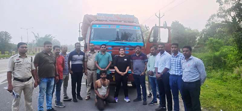 पुलिस की बड़ी कार्रवाई : बिलासपुर में पशु तस्करी पर शिकंजा, रतनपुर पुलिस ने उत्तरप्रदेश जा रही, 17 भैंसों से भरी ट्रक पकड़ कर की जब्त, 2 की मौत , पशु तस्कर शाहरुख कुरैशी गिरफ्तार, प्रकरण पँजीबद्ध.