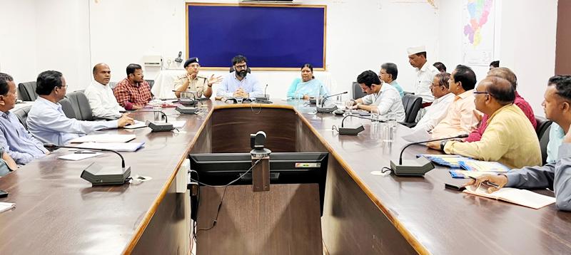 नवरात्रि और दशहरा पर्व की तैयारी तेज, जशपुर में कलेक्टर-एसएसपी और विधायक ने ली बैठक, साफ-सफाई, बिजली, सुरक्षा और यातायात पर दिए विशेष निर्देश
