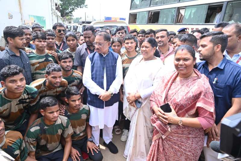 मुख्यमंत्री विष्णुदेव साय से बलरामपुर जिले से चयनित 26 अग्निवीरों ने किया सौजन्य मुलाकात, कहा – आपकी यह सफलता प्रदेश के युवाओं के लिए प्रेरणा